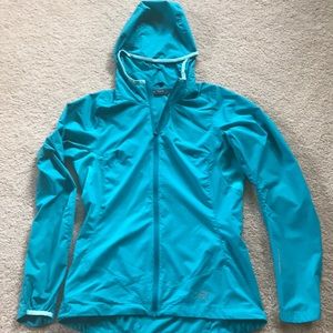 Hooded zip up windproof lightweight rain jacket